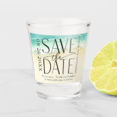 Tropische Strandkalligrafie-Hochzeit rettet das Da Schnapsglas (Vorderseite)