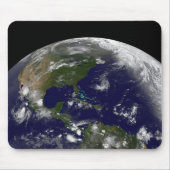 Tropische Stürme auf der Erde. Mousepad (Vorne)