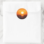 Tropische Sunset-Namen und Datum-Hochzeitsticker Runder Aufkleber (Tasche)