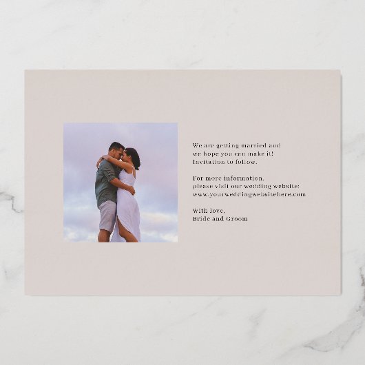 Tropische Vibe FOIL Hochzeit speichern Sie die Dat Folieneinladung (Rückseite)