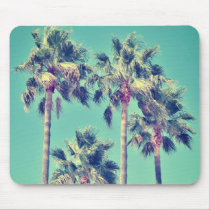 Tropische Vintage-Palmen mit einem Türkisen Himmel Mousepad