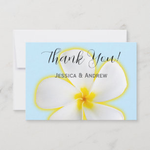 Tropische, weiße und gelbe Plumerien, florale Hoch Dankeskarte