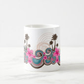 Tropische Wellen Hot Pink Hibiskus Beach Palmen Kaffeetasse (Mittel)