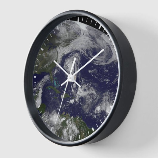 Tropische Wirbelstürme Katia, Lee, Maria und Nate. Uhr (Winkel)