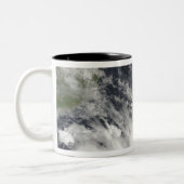 Tropische Zyklone Eric und Fanele Zweifarbige Tasse (Links)