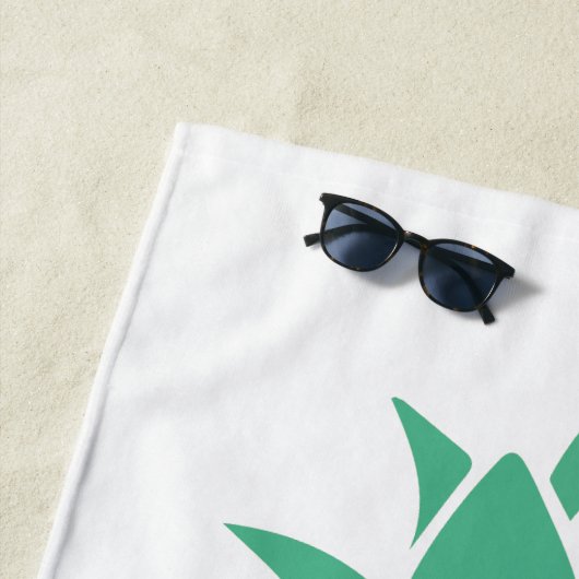 Tropischer Ananas Weißer Individuelle Name Strandtuch (Beispiel)
