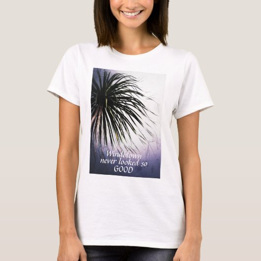 Tropischer Chic-T - Shirt von Windblown Palm Tree (Vorderseite)
