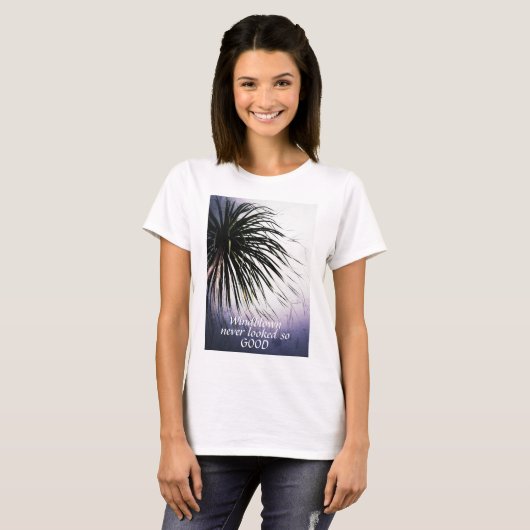 Tropischer Chic-T - Shirt von Windblown Palm Tree (Vorne ganz)