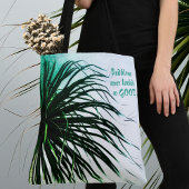 Tropischer Chic von Windblown Palm Tree Tasche