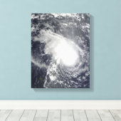 Tropischer Cyclone Gael nähert sich Madagaskar Leinwanddruck (Insitu (Holzboden))