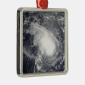 Tropischer Cyclone Gael nähert sich Madagaskar Ornament Aus Metall (Rechts)