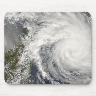 Tropischer Cyclone Ivan nähert sich Madagaskar Mousepad