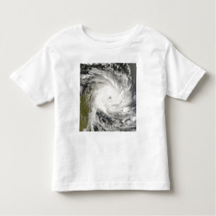 Tropischer Cyclone Ivan über Madagaskar Kleinkind T-shirt