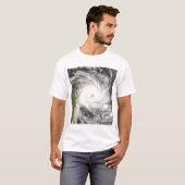 Tropischer Cyclone Ivan über Madagaskar T-Shirt (Vorne ganz)