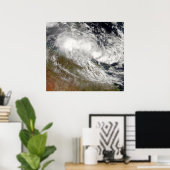 Tropischer Cyclone Olga über Nordostasien Poster (Heimbüro)