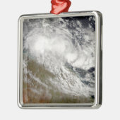 Tropischer Cyclone Olga über Nordostasien Silbernes Ornament (Links)