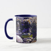 Tropischer Fisch aus dunklem Blauem Meer im Korall Tasse (Links)