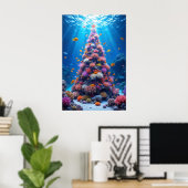 Tropischer Fisch, der um den Weihnachtskorallenbau Poster (Heimbüro)