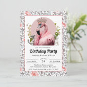 Tropischer Flamingo mit Crown Birthday Party Einladung (Stehend Vorderseite)