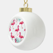 Tropischer Flamingo und Blätter, Sommermuster. Keramik Kugel-Ornament (Rechts)