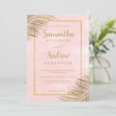 Tropischer Goldpalmestrand erröten rosa Hochzeit Einladung (Stehend Vorderseite)
