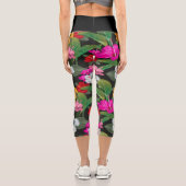 Tropischer Hibiskus Blume Capri Leggings (Rückseite)