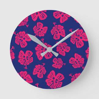 Tropischer Hibiskus für ein bisschen Paradies auf Runde Wanduhr