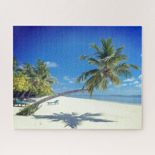 Tropischer Inselstrand mit weißem Sand und Palmen Puzzle