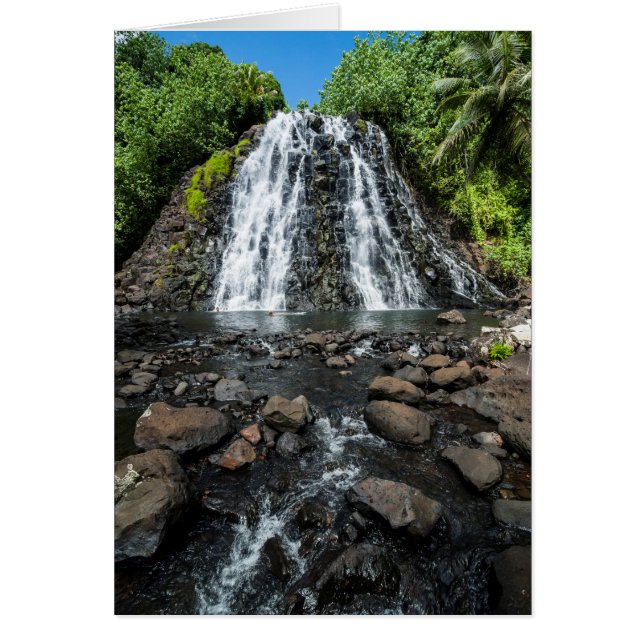 Tropischer Kepirohi-Wasserfall (Vorne)