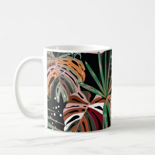 Tropischer Noir: Dunkles, exotisches Waldmuster Kaffeetasse (Links)