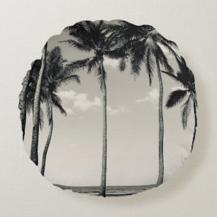 TROPISCHER PALMBAUM AM STRAND RUNDES KISSEN
