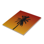 Tropischer Palmenbaum in rot-orangefarbenem Sonnen Fliese (Seite)