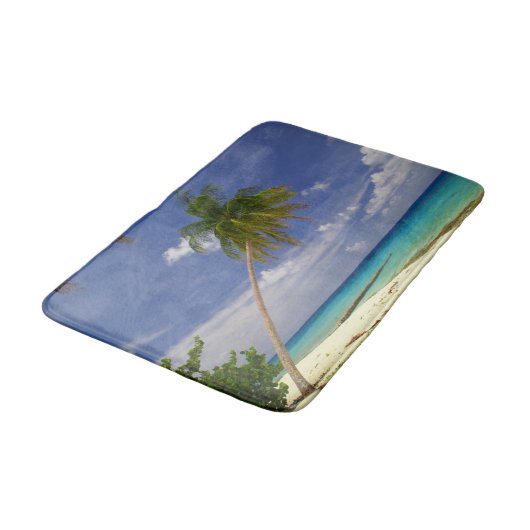 Tropischer Palmenbaum weißer Sandstrand Badematte (Schrägansicht)