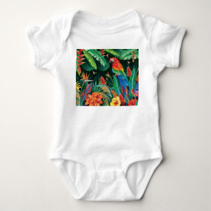 Tropischer Papagei: Exotischer Blumenhintergrund. Baby Strampler