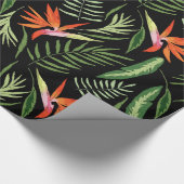 Tropischer Paradiesvogel und Farne auf Schwarzem Geschenkpapier (Ecke)