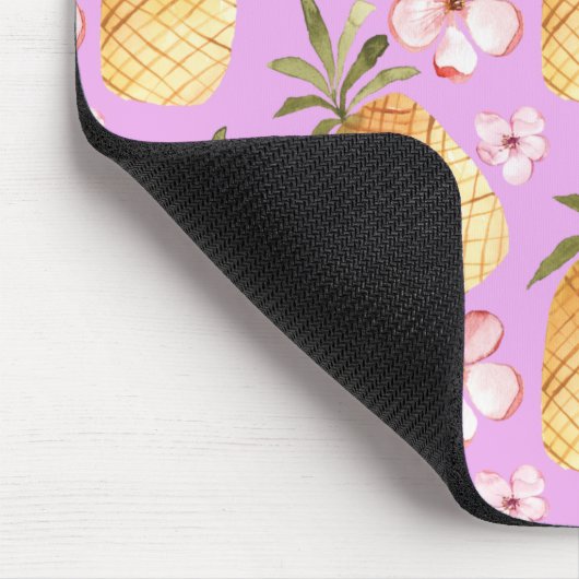 Tropischer Retro-Ananas-Druck auf lila Hintergrund Mousepad (Ecke)