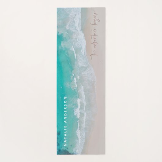 Tropischer Sandstrand Ozean das Abenteuer beginnt Yogamatte (Rückseite)