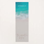 Tropischer Sandstrand Ozean das Abenteuer beginnt Yogamatte (Vorderseite)