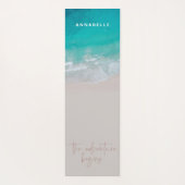 Tropischer Sandstrand Ozean das Abenteuer beginnt Yogamatte (Rückseite)