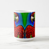 Tropischer Schatz: Abstraktes Parrot Artwork Kaffeetasse (Mittel)