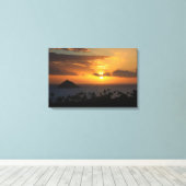 Tropischer Sonnenaufgang auf der Leinwand (Insitu (Holzboden))