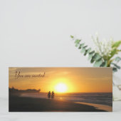 Tropischer Sonnenuntergang Hochzeitsvorlage Einladung (Stehend Vorderseite)
