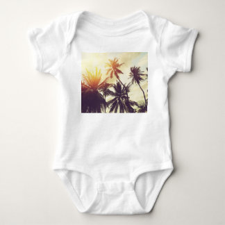 Tropischer Sonnenuntergang: Palme Silhouette Vinta Baby Strampler