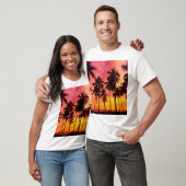 Tropischer Sonnenuntergang: Silhouette in Palm. T-Shirt (Unisex)