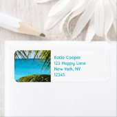 Tropischer Strand gerahmt mit Palmfronten (Insitu)