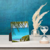 Tropischer Strand gerahmt mit Palmfronten Fotoplatte (InSitu)