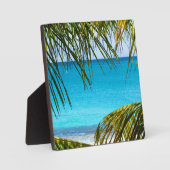 Tropischer Strand gerahmt mit Palmfronten Fotoplatte (Vorderseite)