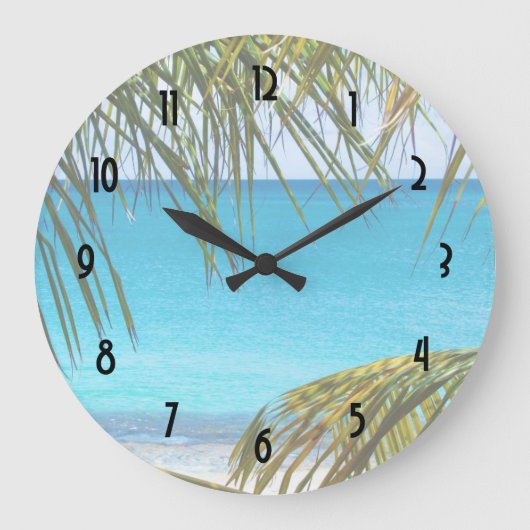 Tropischer Strand gerahmt mit Palmfronten Große Wanduhr (Vorderseite)