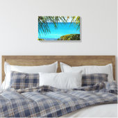 Tropischer Strand gerahmt mit Palmfronten Leinwanddruck (Insitu (Schlafzimmer))