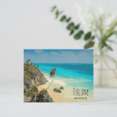 Tropischer Strand mit Palmen, die von Wind gesäumt Postkarte (Stehend Vorderseite)